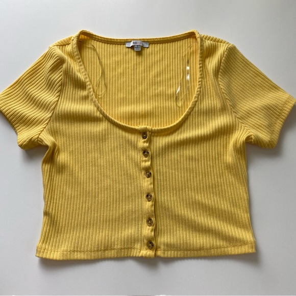 BLĀSHE, YELLOW TOP, SHORT SLEEVED, U TOP, SMALL - Picture 1 of 7
